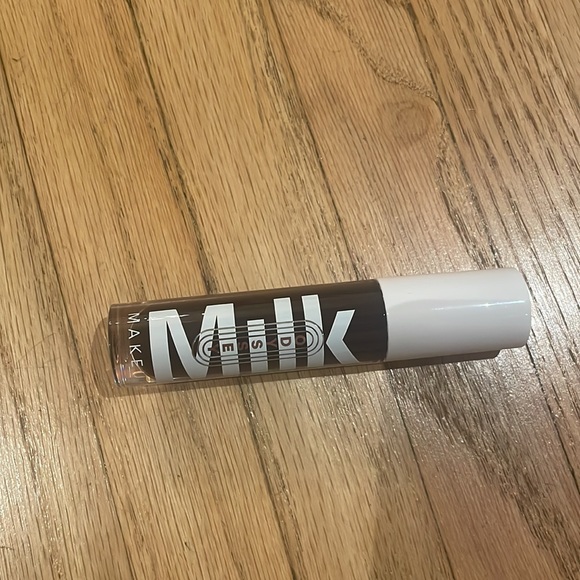 MILK MAKEUP
Odyssey Hydrating Non-Sticky Lip Oil Gloss Voyage - Picture 5 of 9